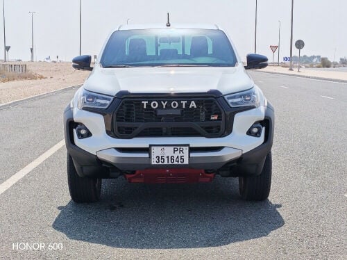 Hilux 2026 GR sport white 