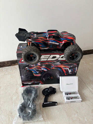Traxxas Sledge 4WD – Belted Tires 