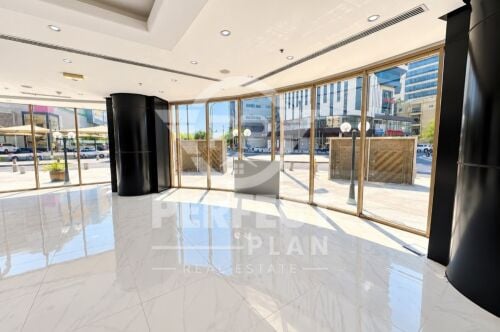 Acommercial storefor rent(Corniche)