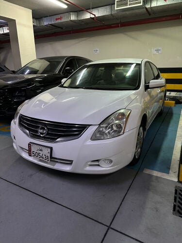 Nissan altima 2012 clean