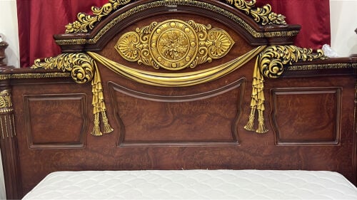 للبيع العاجل سرير مع المرتبه 