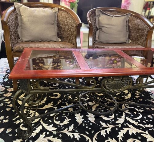 طاولة وكراسي