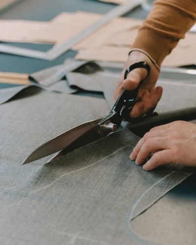 Seeking a master tailor skilled in cutting abayas.