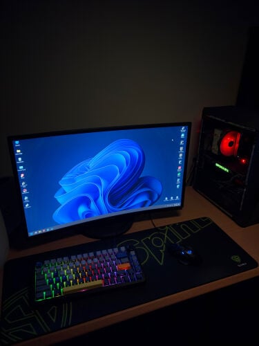 Gaming PC (includes monitor 144hz) 