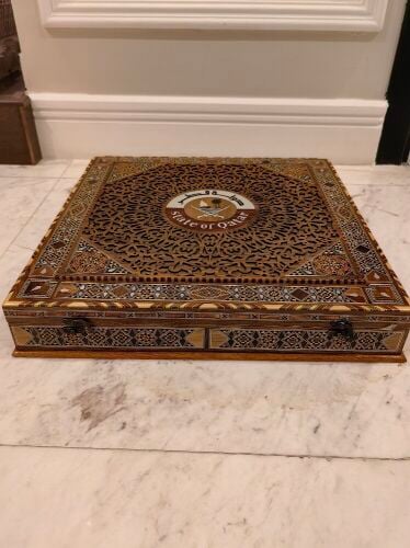 A luxurious royal Damascus box