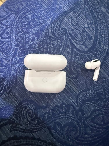 iPhone AirPods