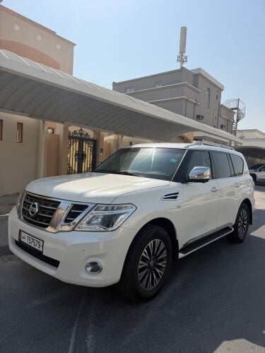 للبيع نيسان بلاتينيوم 320