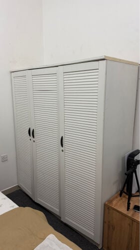 2 wardrobes 1 study desk