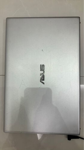 لابتوب من اسوي فضي