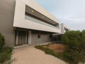 LUXURY 4BR +OFFICE SPACE | MARKHIYA