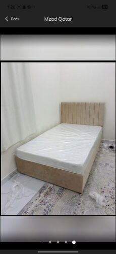 سرير ومرتبة متوفران