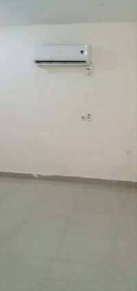 ستوديو نظيف ب 1400 بالصخامة !!