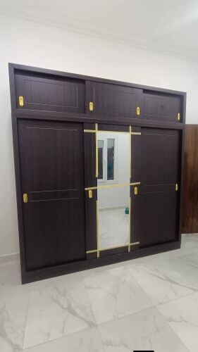 3 door sliding cabinet with top