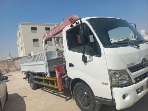 Hino truck + crane