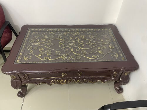 طاولة زجاجية