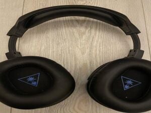 Title beach headphones stealth 700
