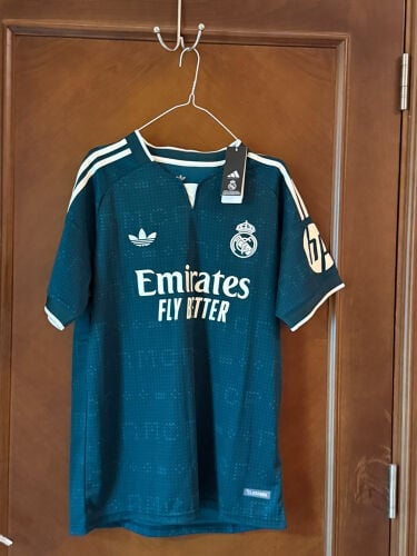 Real madrid 26/27 away shirt