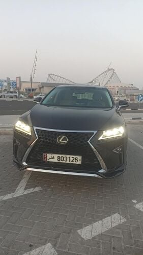 لكزس موديل 2019 من الداخل بيج نظيفه جدا ممشي ممتاز 164 الف السياره حاله  ممتازه على الفحص  السعر 54000قابل للتفاوض