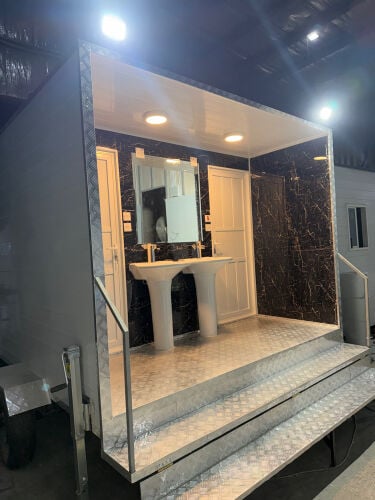 Caravan 3/3 toilet 