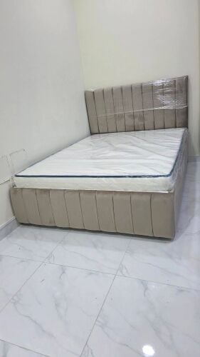 سرير ومرتبة