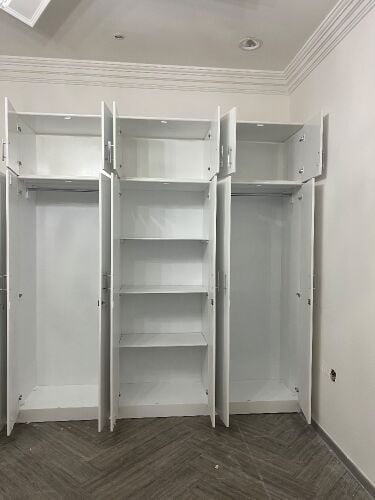 سرير ومرتبة متوفران