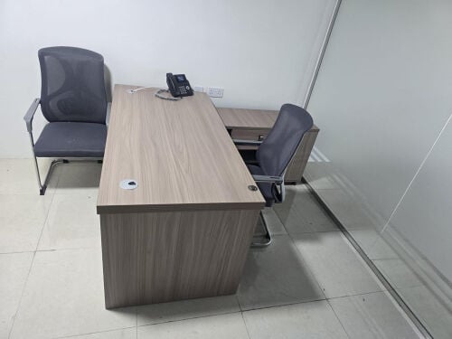 Desk and 2 chairs 