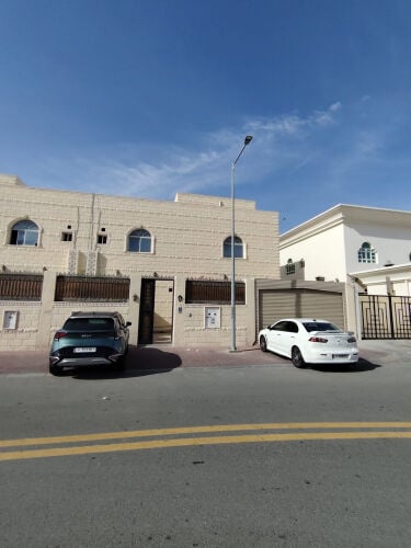 للإيجار بنت هاوس مفروش وشامل 