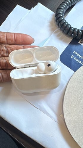 مطلوب الطرف الايسر لسماعه ابل برو