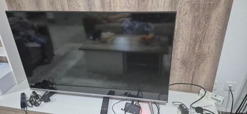 AKAI TV 55 INCH