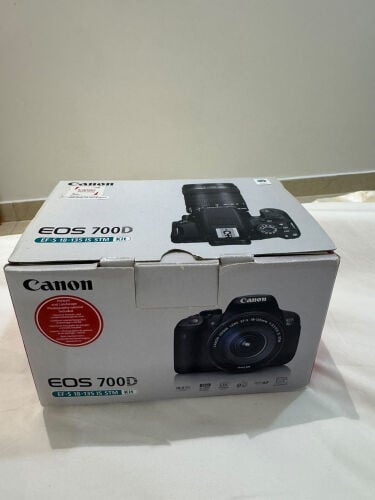 canon eos D700