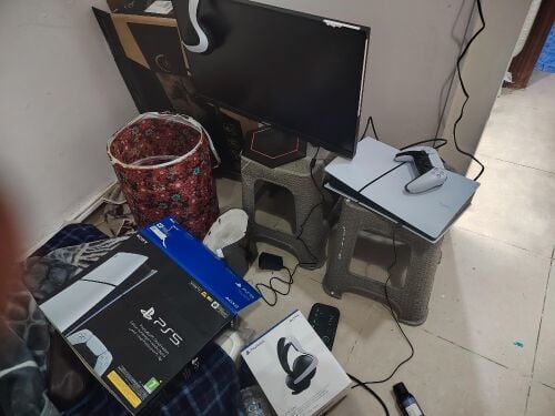تجميعة سوني ٥ مستعمل اسبوع فقط