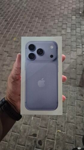 iPhone 18 pro  Glacier