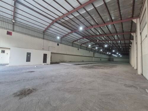 Warehouse for rent in the industria