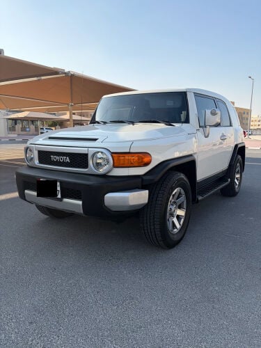 Toyota FJ Crusier 2014 .