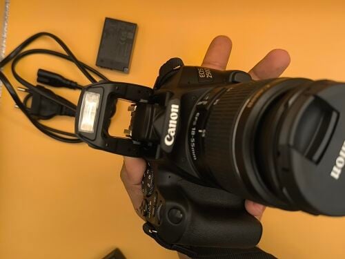 canon 250d camera with lens