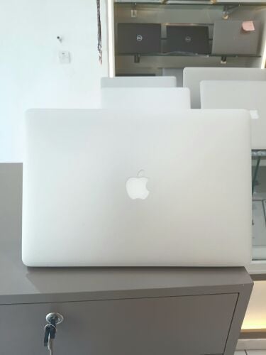 Macbook pro core i7 16gb ram 512gb