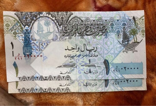 للبيع عملات قطر بأرقام مميزة 