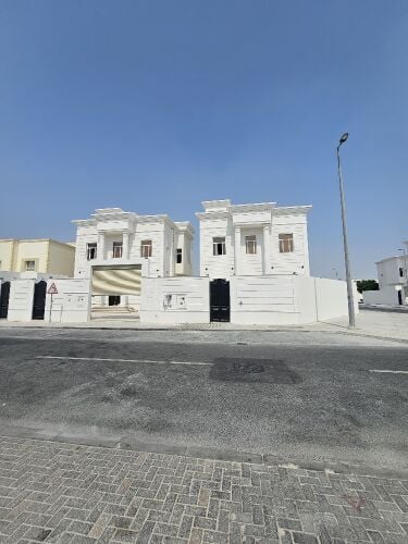 للبيع عدد4فيلا في الوكير اول ساكن