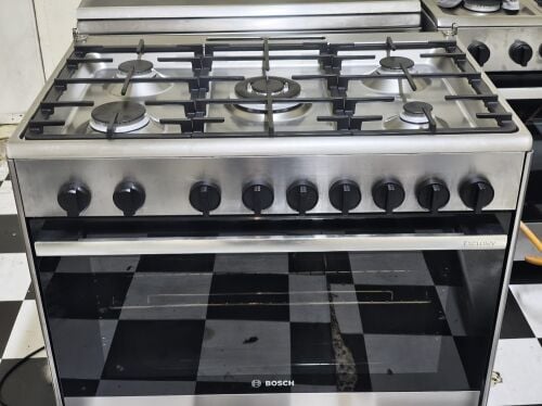 طباخ غاز بوش صُنع في إيطاليا للبي