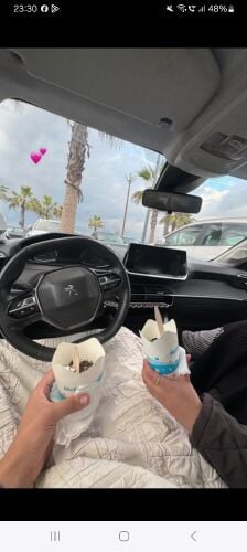 أيمن