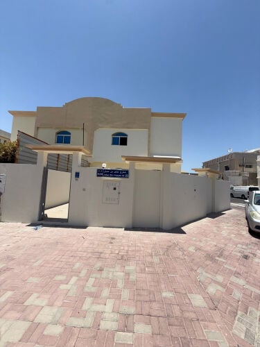فيلا للإيجار بالوكرة موقع مميز 