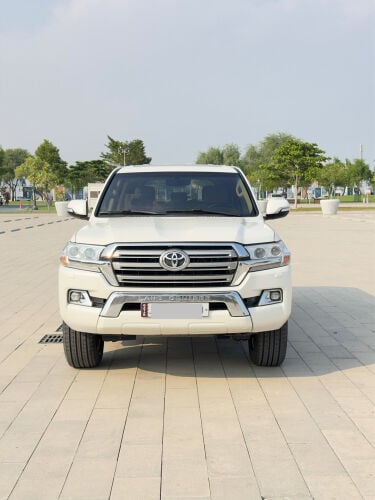 LANDCRUISER GXR V8 