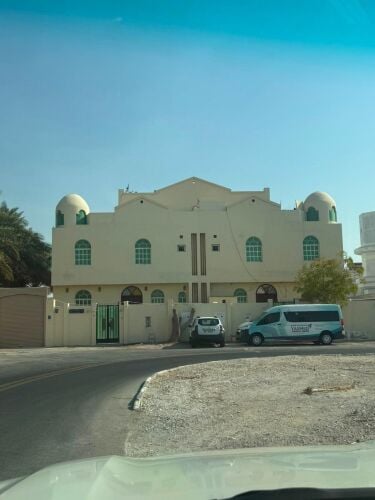 للايجار فيلا ب الريان موظفات 
هاي
