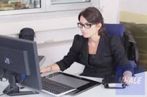 مطلوب موظفه خدمه عملاء وسكرتاريه