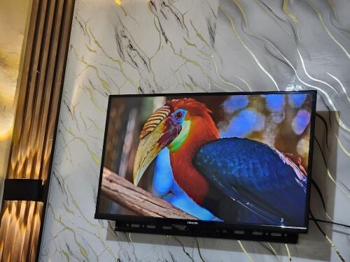 32 inch smart tv same like new