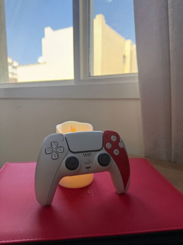 PS5 Controller, White & Red
