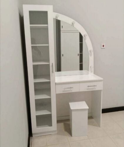 نحن نبيع جميع أنواع الأسرّة والمر