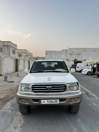 Land Cruiser VXR 2001 model