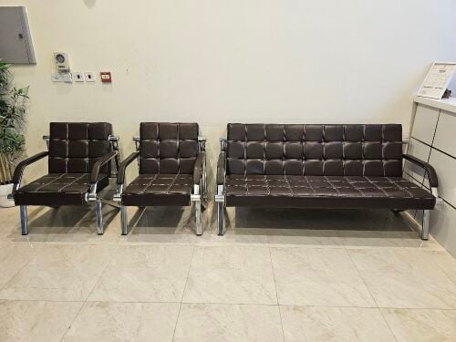 Very nice leather sofa set for sale