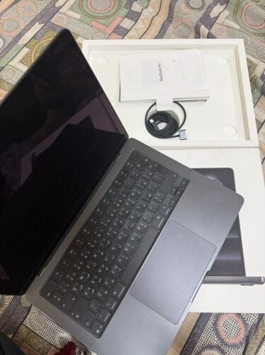 Macbook pro M5 chip 14.2 inch